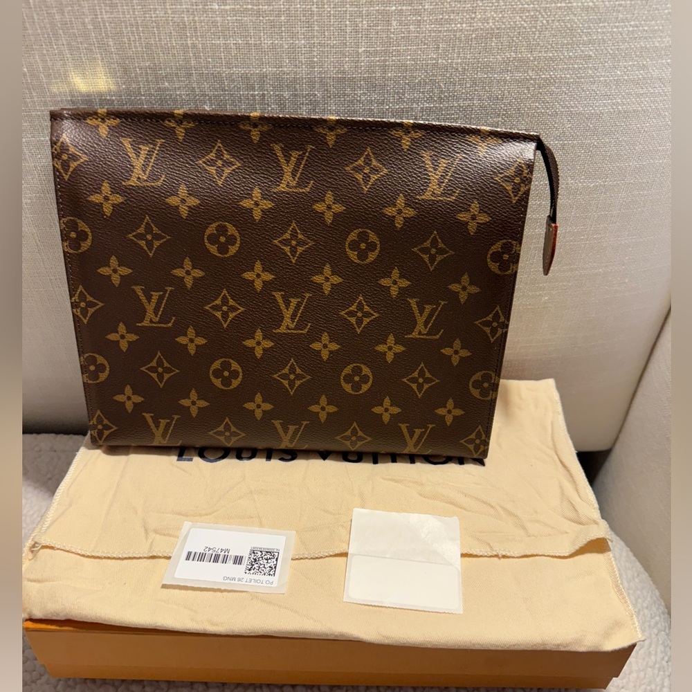 ❗️SOLD ❗️Louis Vuitton Toiletry 26